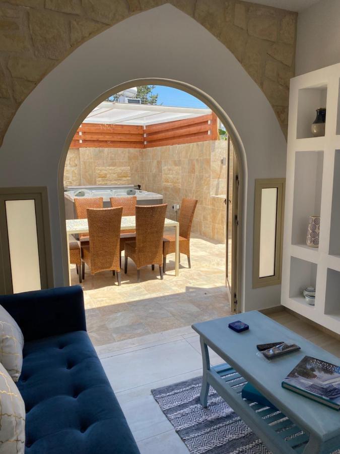 Villa Caerus Paphos Exteriör bild