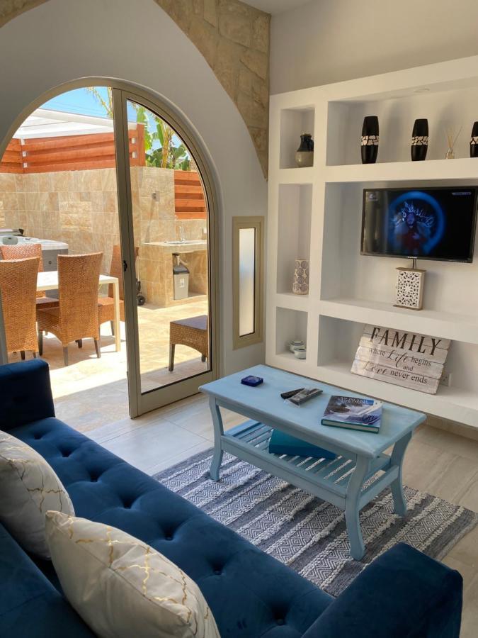 Villa Caerus Paphos Exteriör bild